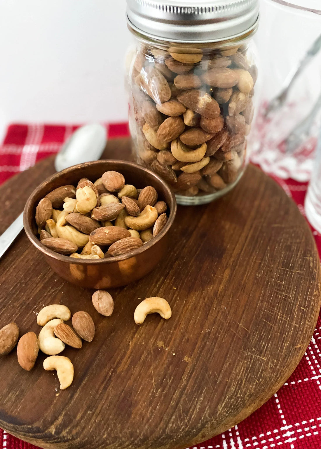 SPICY ROASTED ALMONDS AND CASHEW