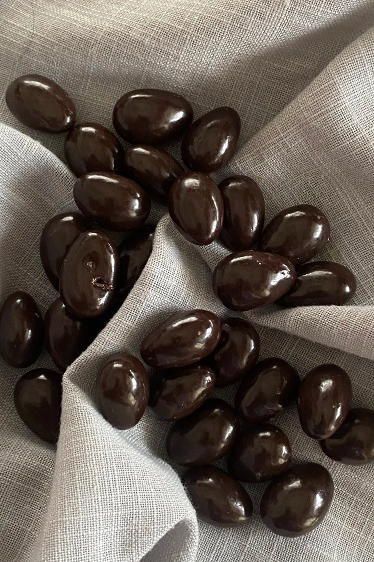 Dark chocolate almonds
